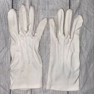 Vintage white gloves w/stitching on top of hand women sz small